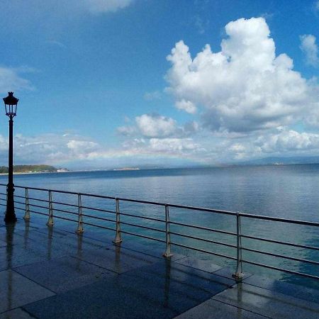 Apartamento Frente Al Mar Playa De Coroso Ribeira Exterior foto